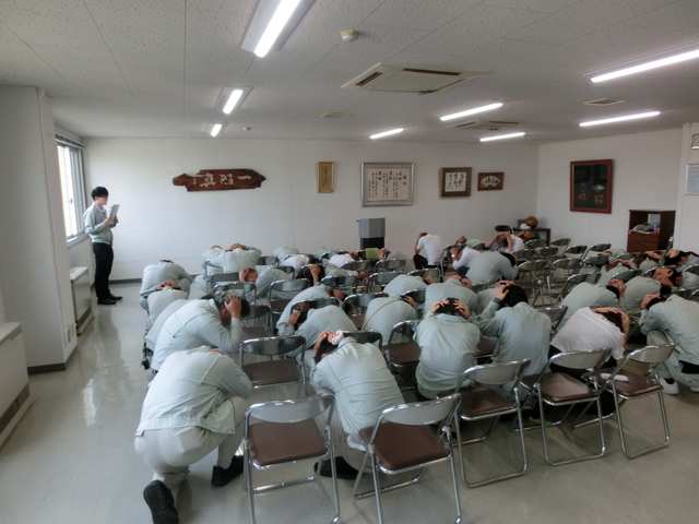 シェイクアウト訓練を実施しました