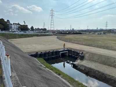逢妻町地内排水路改修工事(週休2日)