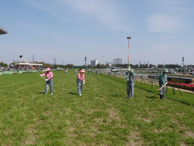 中京競馬場内保守管理作業：競馬開催作業